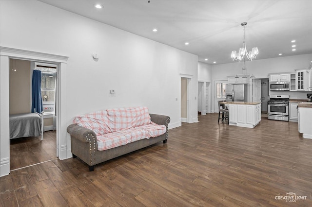 living room with dark wood-style floors, a chandelier, recessed lighting, and baseboards