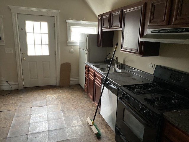 kitchen with under cabinet range hood, a sink, gas stove, baseboards, and dishwasher