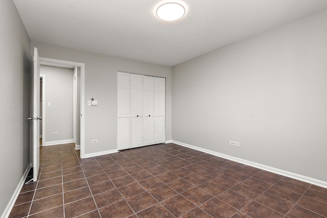 254 E Bailey Rd Unit M, Naperville, IL 60565 - unfurnished bedroom featuring a closet and baseboards