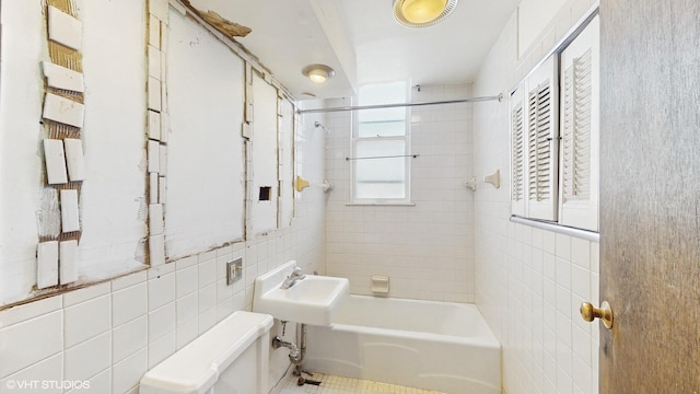 4734 W Palmer St, Chicago, IL 60639 - full bath featuring bathing tub / shower combination, toilet, and tile walls