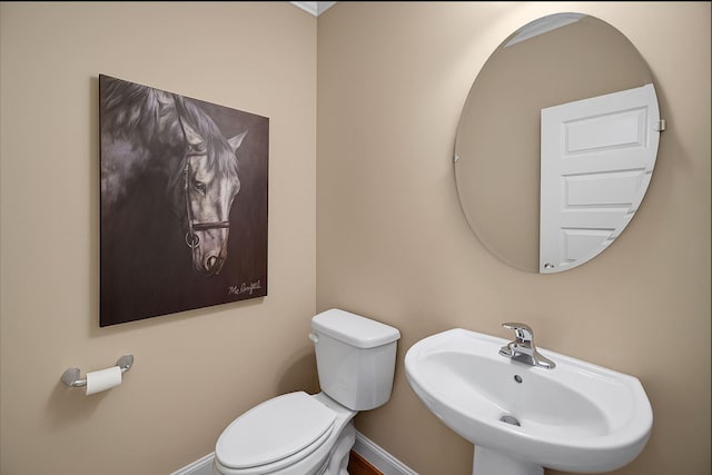 934 Robertson Rd, South Elgin, IL 60177 - bathroom featuring a sink, toilet, and baseboards