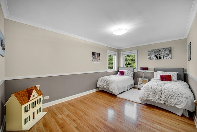 934 Robertson Rd, South Elgin, IL 60177 - bedroom featuring wood finished floors, crown molding, and baseboards