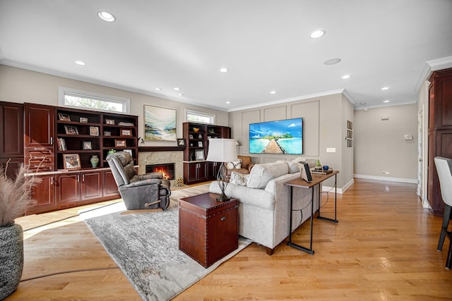 934 Robertson Rd, South Elgin, IL 60177 - living area featuring crown molding, a glass covered fireplace, light wood-style flooring, recessed lighting, and baseboards