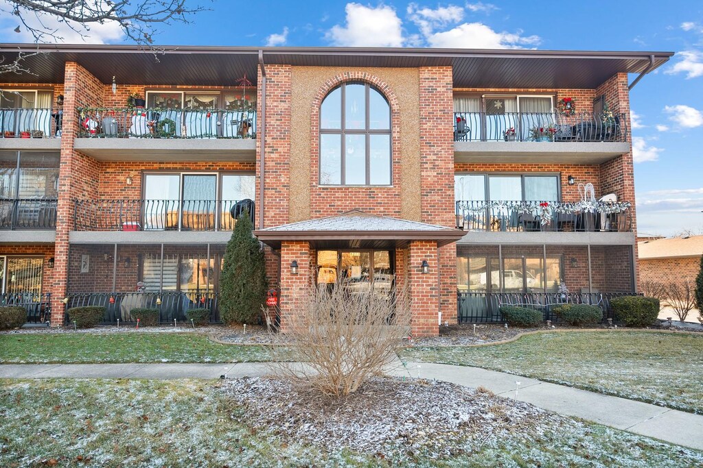 8203 W Cobblestone Dr Unit 2A, Palos Hills, IL 60465 - view of property