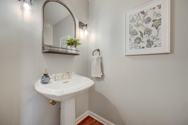 bathroom with baseboards