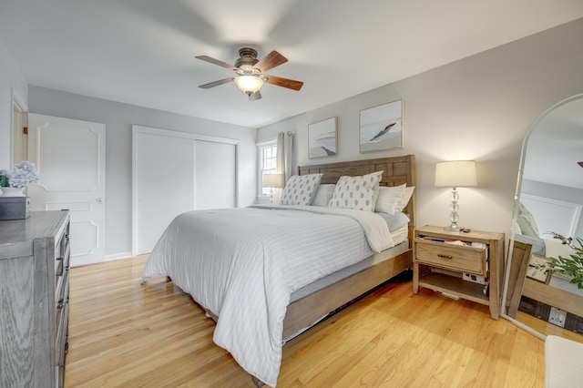 bedroom featuring light wood-style floors, a closet, and a ceiling fan