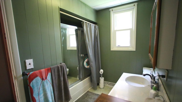 309 W 5th St, Minonk, IL 61760 - full bath with shower / bath combination with curtain and vanity