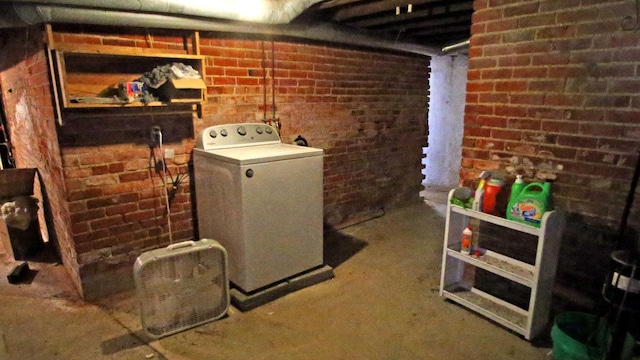 309 W 5th St, Minonk, IL 61760 - finished below grade area featuring washer / clothes dryer and brick wall
