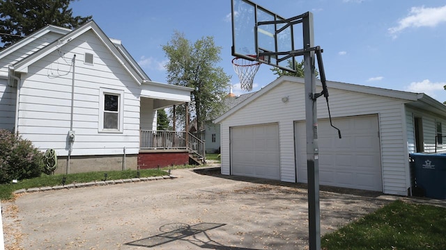 309 W 5th St, Minonk, IL 61760 - detached garage featuring a porch