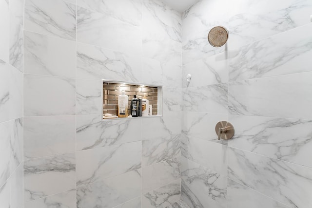 4115 W Dickens Ave, Chicago, IL 60639 - room details with a tile shower