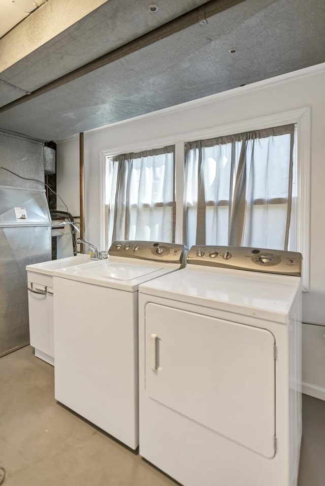 915 N Saratoga Dr, Palatine, IL 60074 - laundry area featuring a healthy amount of sunlight, laundry area, and separate washer and dryer