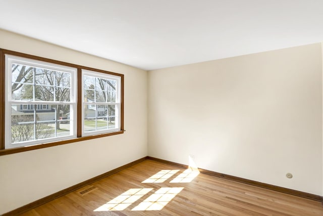 915 N Saratoga Dr, Palatine, IL 60074 - spare room with baseboards, visible vents, and light wood-style floors