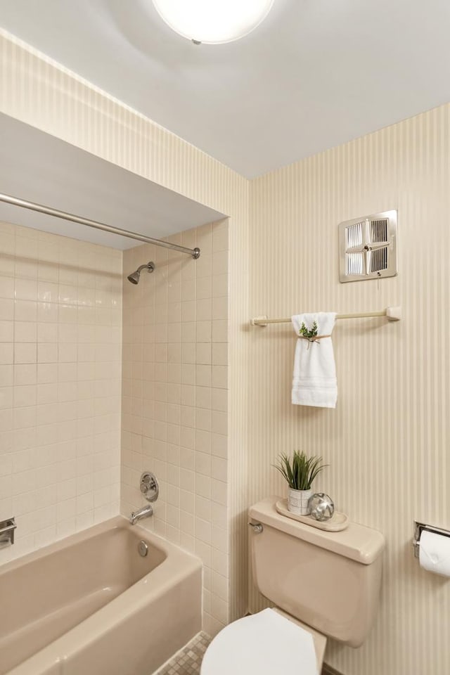 915 N Saratoga Dr, Palatine, IL 60074 - bathroom featuring wallpapered walls, tile patterned floors, visible vents, toilet, and  shower combination
