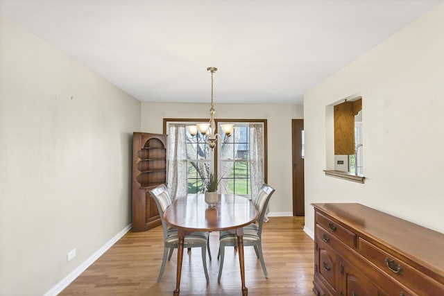 915 N Saratoga Dr, Palatine, IL 60074 - dining room featuring light wood-type flooring, baseboards, and an inviting chandelier