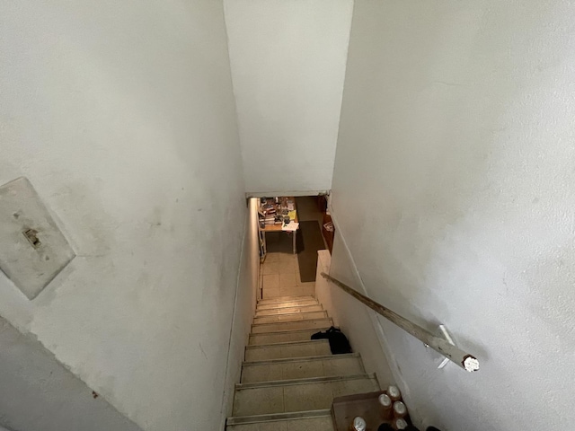 221 Heine Ave, Elgin, IL 60123 - view of stairway