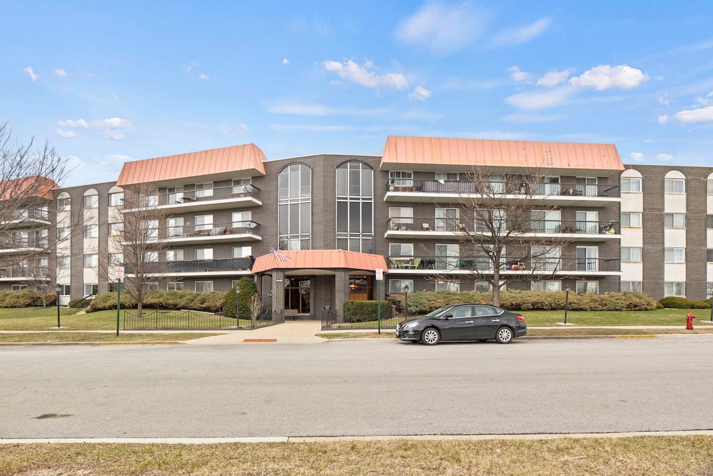 4840 Foster St Unit 311, Skokie, IL 60077 - view of building exterior
