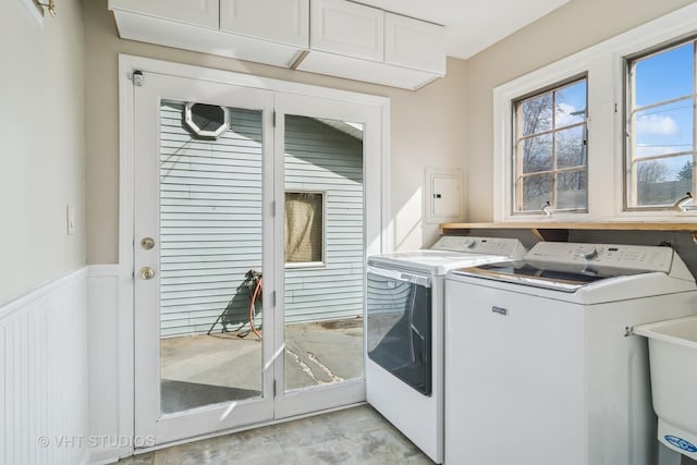 1019 Rockland Rd, Lake Bluff, IL 60044 - laundry room featuring washing machine and clothes dryer and a wainscoted wall