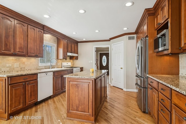 1019 Rockland Rd, Lake Bluff, IL 60044 - kitchen with appliances with stainless steel finishes, under cabinet range hood, a center island, light wood-style floors, and recessed lighting