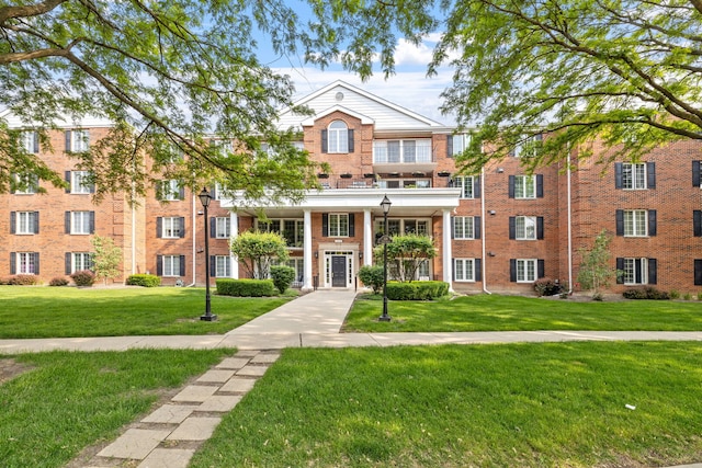 326 Park Ave Unit 43, Clarendon Hills, IL 60514 - view of front of property with brick siding and a front lawn
