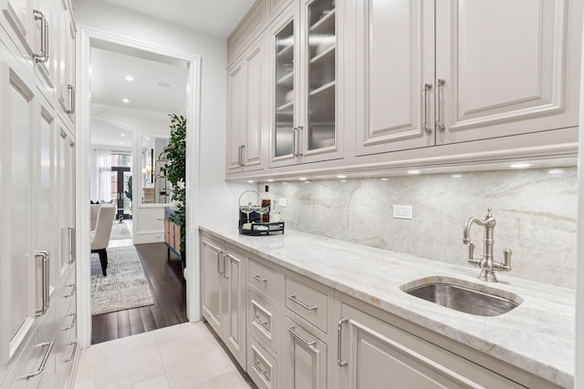 bar featuring ornamental molding, recessed lighting, dark tile patterned flooring, a sink, and backsplash