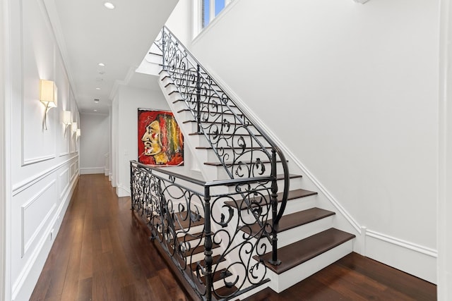 staircase featuring wood finished floors, recessed lighting, and crown molding