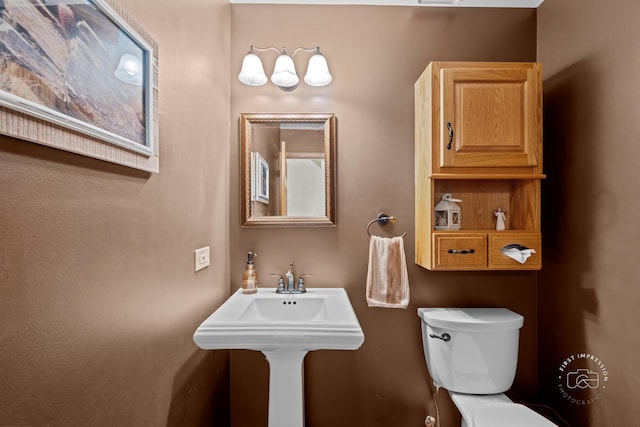 2527 Ryan Ct, Naperville, IL 60564 - half bathroom featuring toilet
