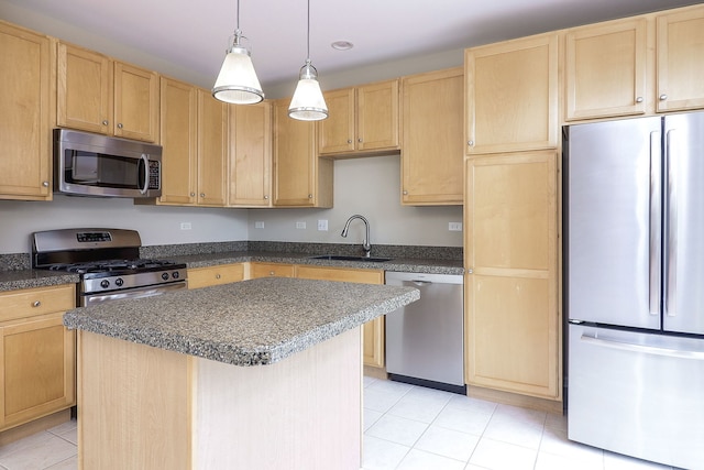 kitchen featuring appliances with stainless steel finishes, a sink, light brown cabinets, a center island, and light tile patterned floors