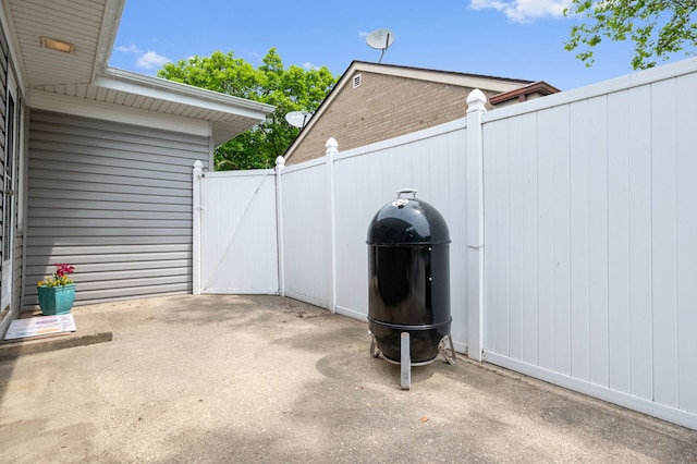 231 W Hickory Rd, Lombard, IL 60148 - view of patio / terrace with a gate