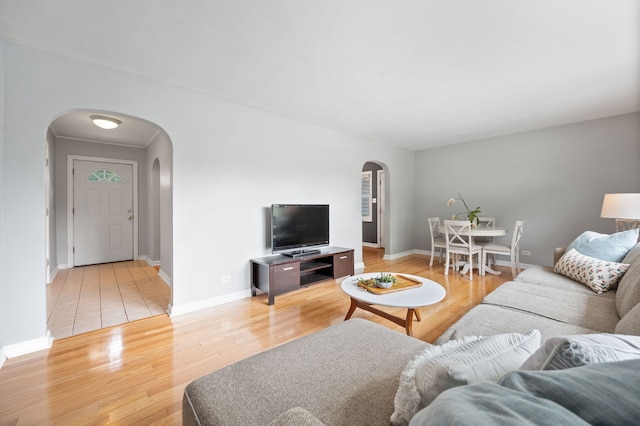 231 W Hickory Rd, Lombard, IL 60148 - living area with arched walkways and light wood finished floors
