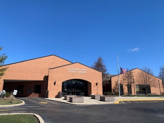 981 Eineke Blvd, Algonquin, IL 60102