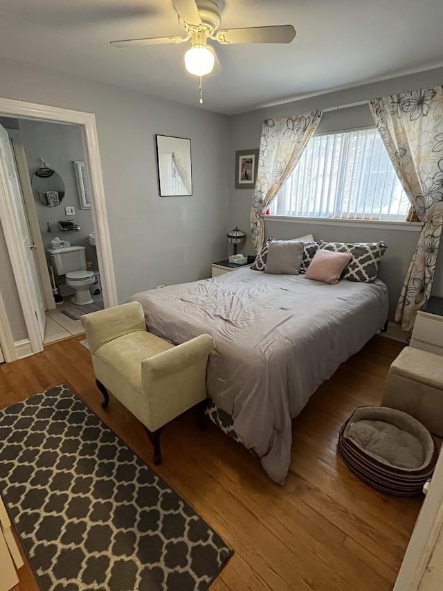 1324 W Greenleaf Ave Unit 1B, Chicago, IL 60626 - bedroom with wood finished floors, ensuite bathroom, and a ceiling fan