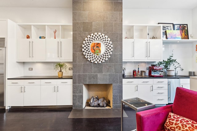 844 W Webster Ave, Chicago, IL 60614 - kitchen featuring white cabinets and dark countertops