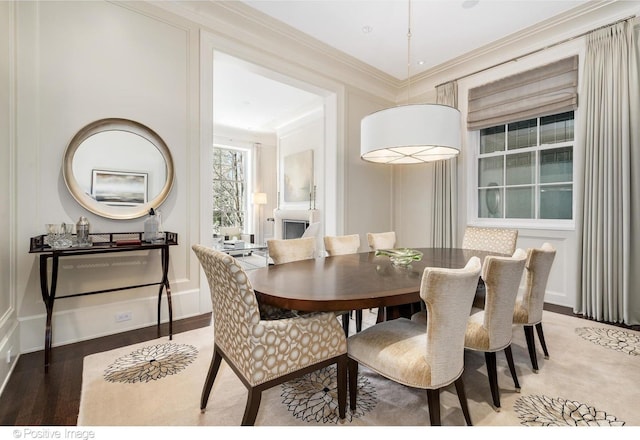 1853 N Burling St, Chicago, IL 60614 - dining area with crown molding and light wood finished floors
