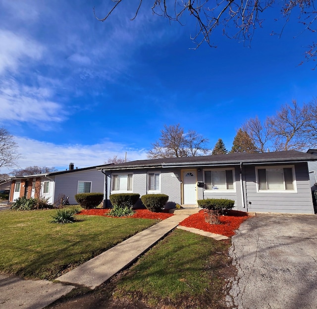 15516 Dorchester Ave, Dolton, IL 60419 - ranch-style home featuring a front lawn