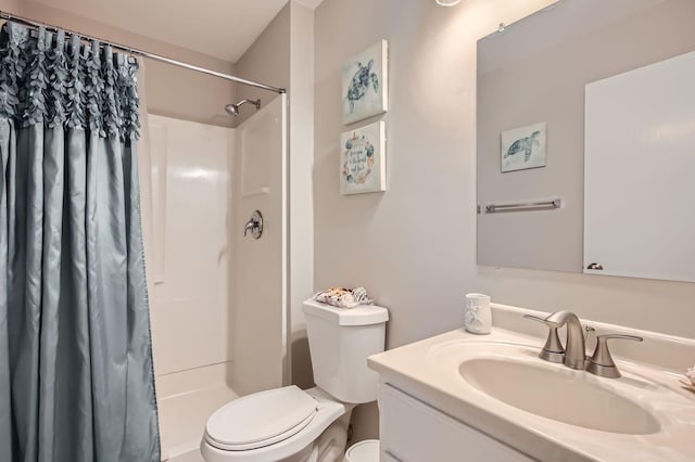 bathroom with toilet, a shower with shower curtain, and vanity