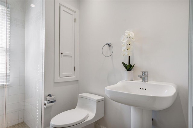 bathroom featuring toilet and a sink