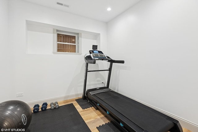 workout room featuring visible vents, wood finished floors, baseboards, and recessed lighting