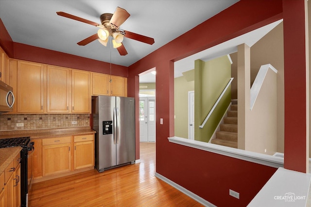 2823 White Thorn Cir, Naperville, IL 60564 - kitchen with appliances with stainless steel finishes, light wood-style flooring, a ceiling fan, backsplash, and baseboards