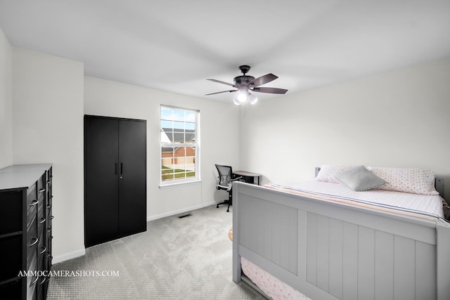bedroom featuring visible vents, baseboards, a ceiling fan, and light colored carpet