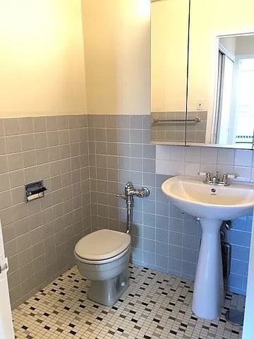 1150 N Lake Shore Dr Unit 17G, Chicago, IL 60611 - bathroom with toilet, tile walls, tile patterned flooring, and a sink