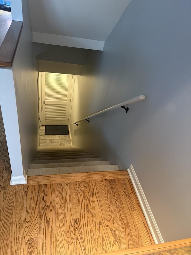 1542 W School St Unit G, Chicago, IL 60657 - stairway with baseboards