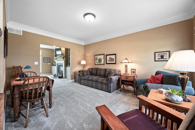 living room featuring carpet flooring, visible vents, baseboards, and ornamental molding