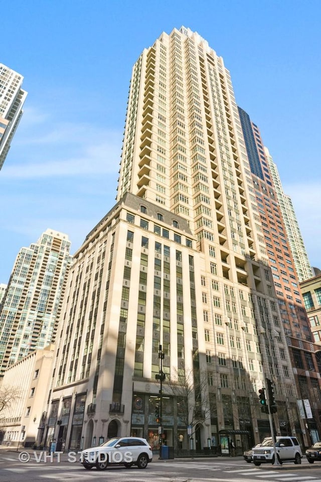118 E Erie St Unit 31F, Chicago, IL 60611 - photo 1