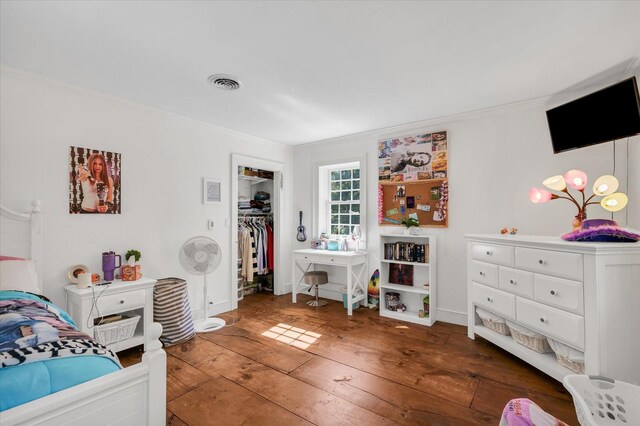 2066 County Road 125 E, Mahomet, IL 61853 - bedroom featuring wood-type flooring, visible vents, baseboards, and ornamental molding