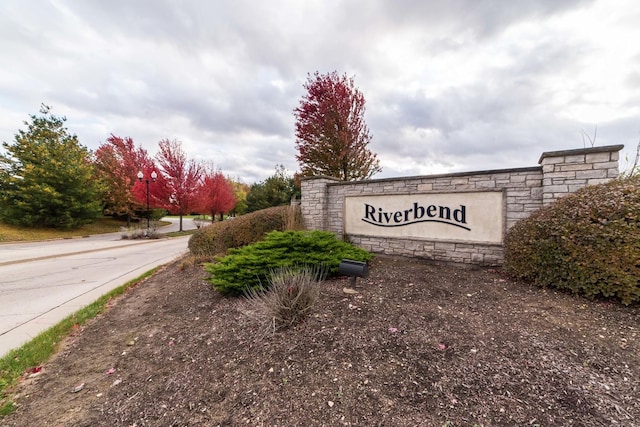 427 Riverbend Dr, Genoa, IL 60135