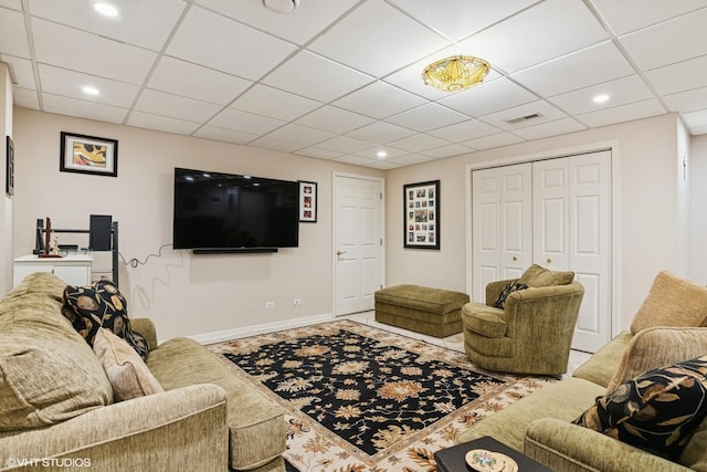 living room featuring baseboards, visible vents, recessed lighting, and a paneled ceiling