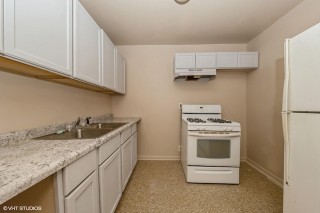 kitchen with light countertops, a sink, under cabinet range hood, baseboards, and white appliances