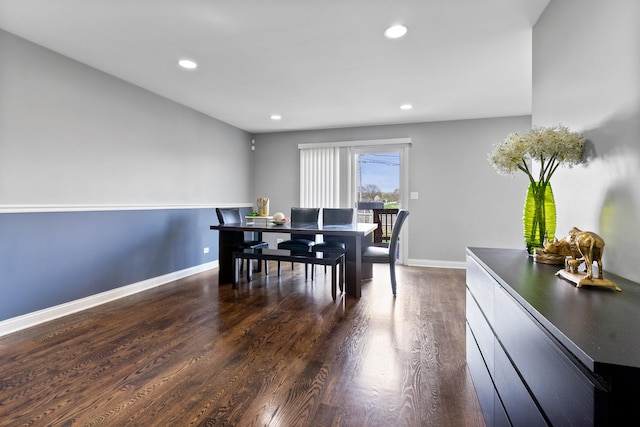 dining area featuring recessed lighting, dark wood-style flooring, and baseboards