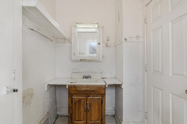 9241 S Blackstone Ave, Chicago, IL 60619 - bathroom featuring vanity