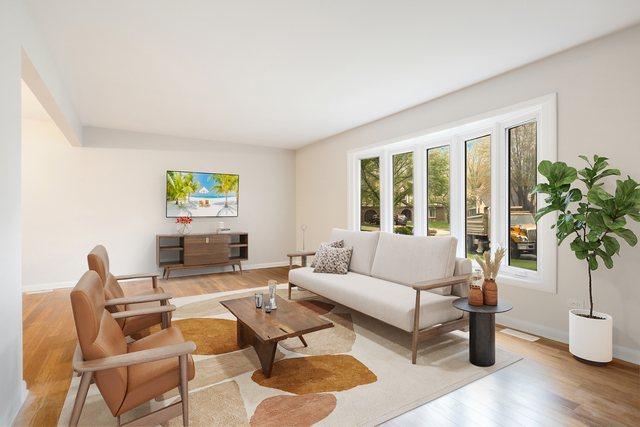 407 Brad Ct, Naperville, IL 60565 - living area featuring light wood-style flooring and baseboards